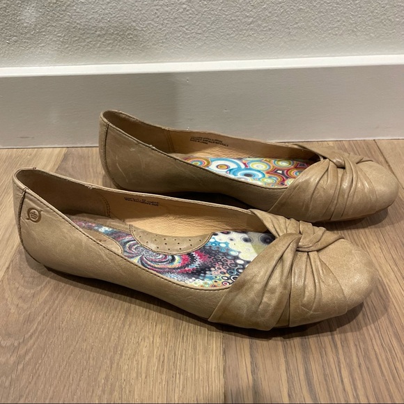 Round Close Toed Tan Flats - Picture 3 of 6